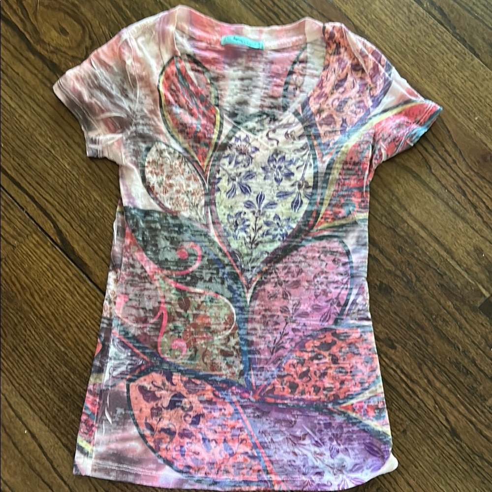 Colorful Wonen Graphic T-Shirt burnout